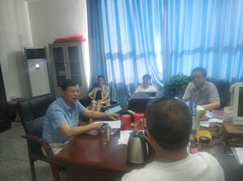座谈会.jpg